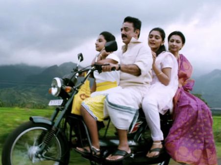 பாபநாசம் வெற்றி - கேக் வெட்டிக் கொண்டாடிய படக் குழுவினர்