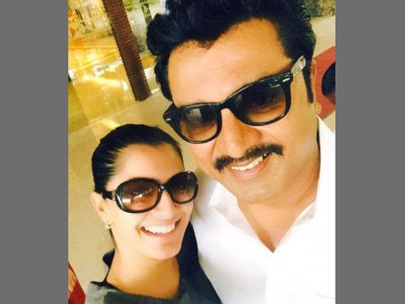 உலகின் தலை சிறந்த அப்பா.. சரத்துக்கு மகள் வரலட்சுமி பிறந்த நாள் வாழ்த்து!