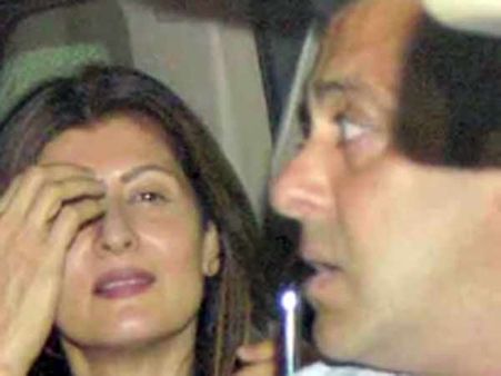 மறுபடியும் முதல்லா இருந்தா?... சல்மானுடன் ஜோடியாக வந்த மாஜி காதலி சங்கீதா பிஜ்லானி