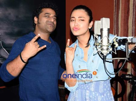 புலி படத்துக்காக விஜய்யுடன் இணைந்து பின்னணி பாடிய ஸ்ருதி ஹாஸன்