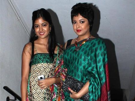 தங்கை இஷிதாவிற்கு அக்கா தனுஸ்ரீ தத்தா கொடுத்த டிப்ஸ்