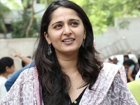 மோடி அப்படி செய்யச் சொன்னா, அனுஷ்கா இப்படி செய்துவிட்டாரே