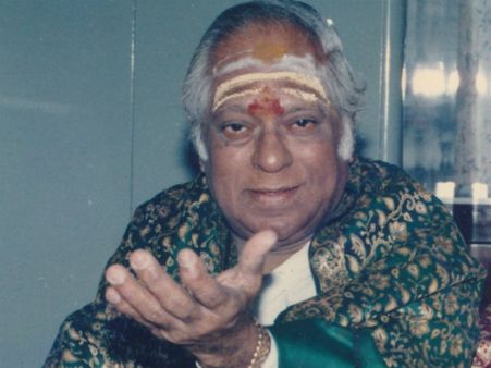 'என்னடாது உல்கே உல்கே...'ன்னு எம்எஸ்வியை கன்னத்தில் அறைந்தார் கவிஞர்!- இளையராஜா சொன்ன தகவல்