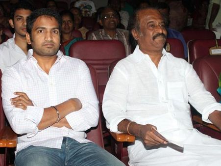 நீங்க கூட காமெடி சூப்பர் ஸ்டார்னு போட்டீங்களாமே! - சந்தானத்தை கலாய்த்த ரஜினி