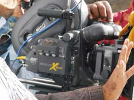 பாகுபலியை தூக்கி சாப்பிட தூபம்போடும் டைரக்டர்.. தெறித்து ஓடும் தயாரிப்பாளர்கள்