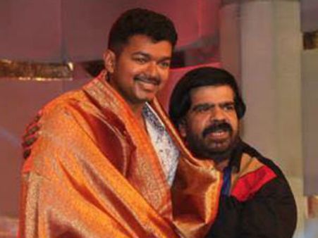 நெகிழ்ந்து உருகி, அனல் பறக்கப் பேசிய டி.ராஜேந்தர்.. துள்ளி ஓடிக் கட்டிப்பிடித்த விஜய்...!