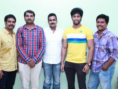 தம்பி ராமையா மகன் நாயகனாக அறிமுகமாகும் 'அதாகப்பட்டது மகாஜனங்களே'!