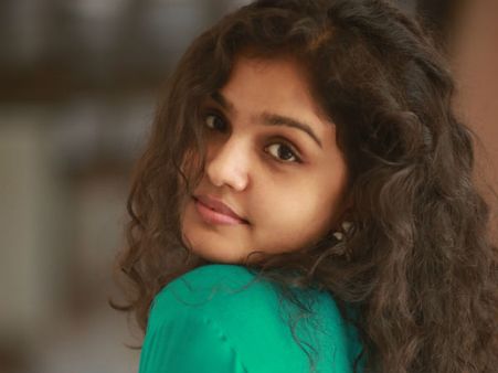 வைத்தியத்துக்கு வந்த பேய்... இது ஜின் நாயகியின் அனுபவம்.. நிஜமா, ரீலா?