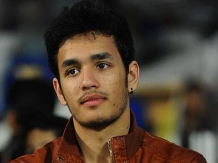 அமலாவின் 2வது மகனின் பட விநியோக உரிமையில் சாதனை.. ரூ. 18 கோடிக்கு விற்பனையாம்!