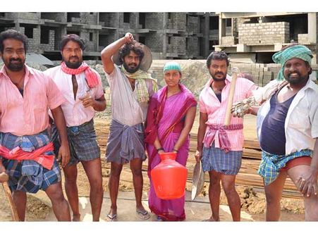 45 நாளா குளிக்கவே விடலைங்க இந்த டைரக்டர்!- ஹீரோக்கள் குற்றச்சாட்டு