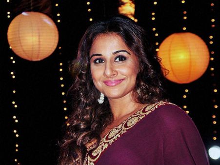 இதோ பாருங்கள்.. இந்திரா காந்தியாக மாறப் போகும் நம்ம வித்யா பாலனைப் பாருங்கள்!