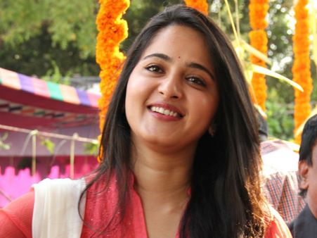 மலேசிய மண்ணில் வெளியாகின்றதா? இஞ்சி இடுப்பழகியின் இசை