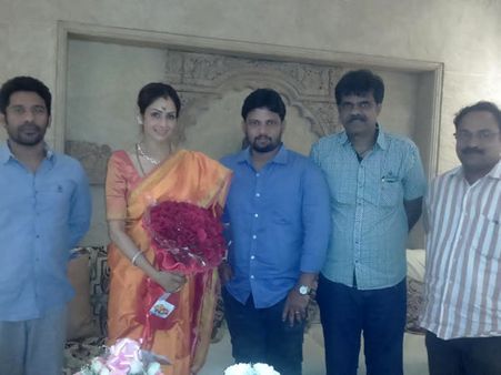 ஸ்ரீதேவிக்கு பிறந்த நாள் வாழ்த்துச் சொன்ன புலி படக்குழு!