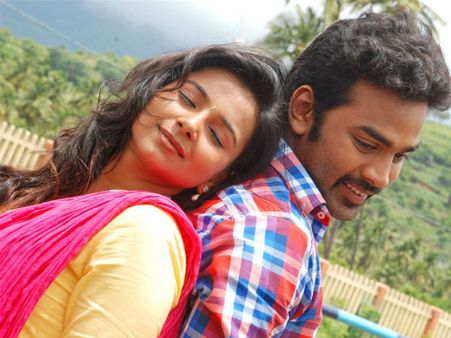 ஓடும் ரயிலில் ஒரு ஜிலு ஜிலு ரொமான்ஸ்.. அதுதான் சிக்கிக்கு சிக்கிக்கிச்சு!