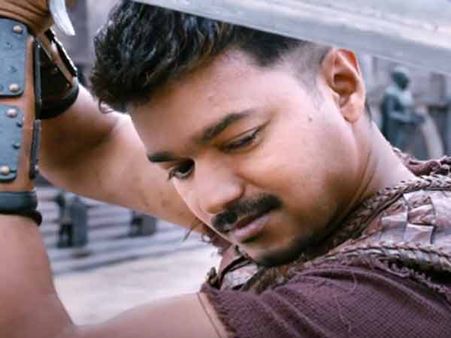 ட்விட்டரை அதிர வைக்கும் விஜய் ரசிகர்கள்: டிரெண்ட் ஆகும் #MajesticPuliTrailer