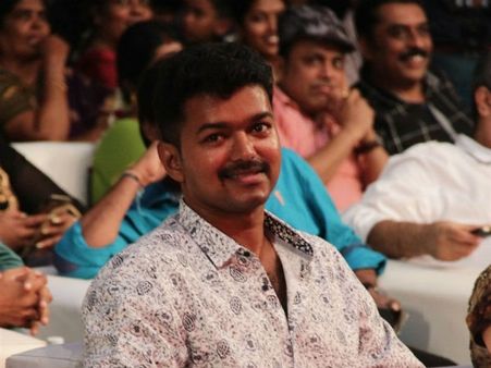 எம்.ஜி.ஆர் படத்தின் கதை சொன்ன விஜய் … புலி ஆடியோ விழாவில் அசத்தல் பேச்சு