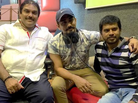 'சண்டேக்கும் மண்டேக்கும் சண்ட...'- பா.விஜய்க்கு தாஜ்நூர் போட்ட மாடர்ன் கானா!