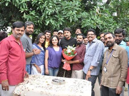 படப்பிடிப்பில் பிறந்த நாள் கொண்டாடிய சுதீப்... நடிகர் நடிகைகள் வாழ்த்து!