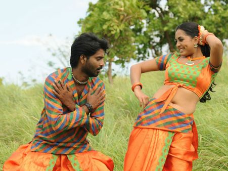 ஸ்ருஷ்டி டாங்கே உடன் டூயட் பாடும் மா.கா.பா ஆனந்த்