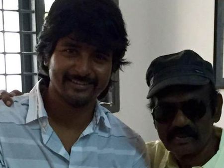 கவுண்டமணிக்கு பிடித்த ஊதா கலர் ரிப்பன்... மகிழ்ந்த சிவகார்த்திக்கேயன்