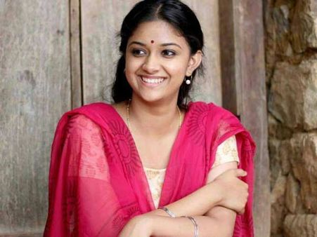 ரேவதி இடத்துக்கு கீர்த்தி சுரேஷ்தான் கரெக்ட்- கோலிவுட் மக்களின் புதிய ஆருடம்!