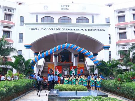 லயோலா கல்லூரி விழாவில் த்ரிஷா இல்லன்னா நயன்தாரா படக்குழு