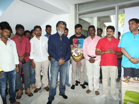 பூஜையுடன் தொடங்கியது ரஜினியின் கபாலி படப்பிடிப்பு!