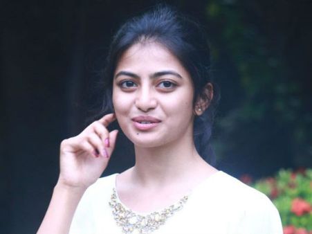 என்னை ஏமாற்றி விட்டார் இயக்குநர் ஆதிக்… நடிகை ஆனந்தி காட்டம்