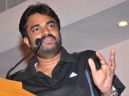 விசாரணை படத்தைப் பார்த்து பாராட்டித் தள்ளிய இயக்குநர் விஜய்!