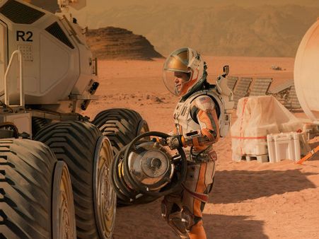 செவ்வாய் கிரகத்தில் தனித்து விடப்பட்ட மனிதன்... த மார்ஷியன் கதை இது!