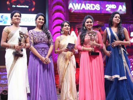 மாமியார் நடிகைகளின் குத்தாட்டம்… அட அட அட… விஜய் டிவியில நீங்க பாத்தீங்களா?