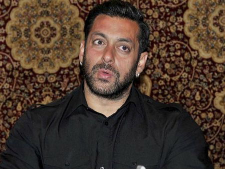 இது ஒரு நல்ல கேள்வி: செய்தியாளர்களுக்கு அல்வா கொடுத்த சல்மான் கான்