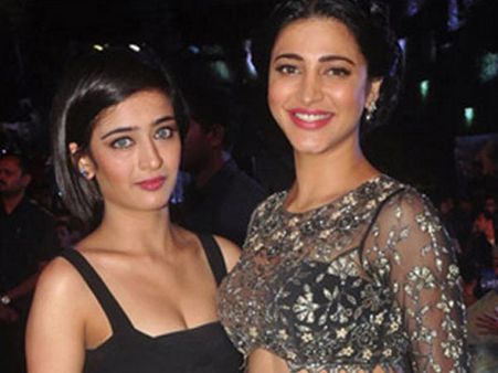 தங்கச்சி அக்ஷராவை பொத்திப் பொத்தி வைக்கும் ஸ்ருதி ஹாஸன்