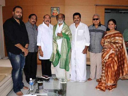 ரஜினியை நேரில் சந்தித்து ஆதரவு கேட்ட சரத்குமார் அணி