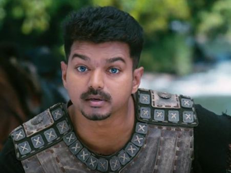 புலி படத்தின் முதல் பாதி எப்படி?: செம, மரண மாஸ்... ட்விட்டர் விமர்சனம்