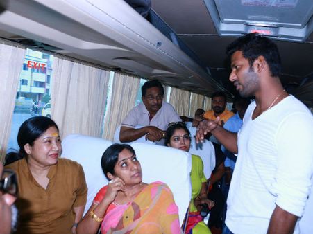 சரத்குமாருக்கும் எனக்கும் சொந்த பிரச்சினையில்லை- விஷால்