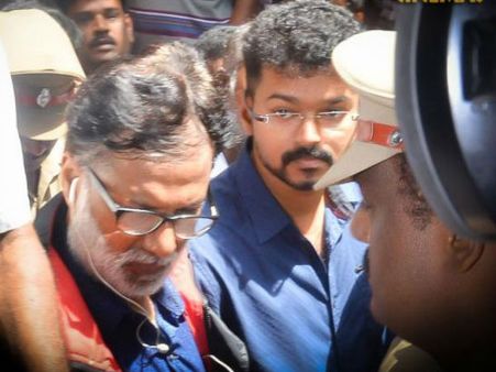 மனோராமா உடலுக்கு அஞ்சலி செலுத்திய விஜய்