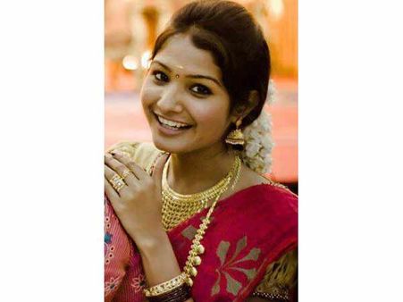 லண்டனுக்கு குடிபெயரும் புதிய தலைமுறை டிவி சரண்யா