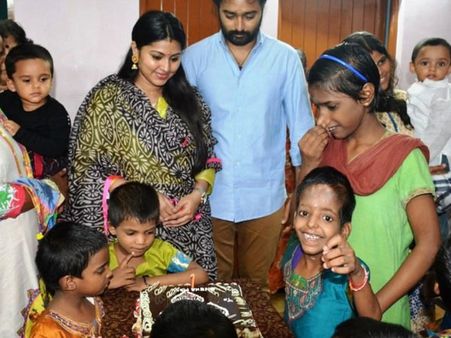 பிறந்த நாளில் கண் கலங்கிய சிநேகா!