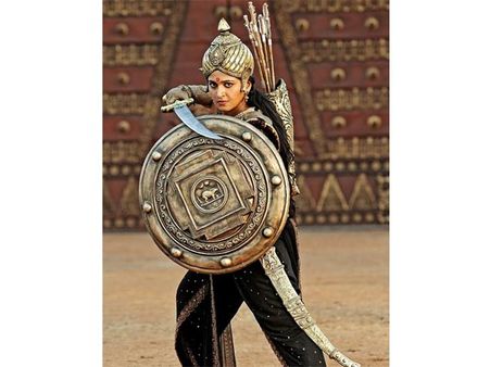 பாகுபலிக்கு இணையான வரவேற்பு.. கோடிகளைக் குவிக்கும் ருத்ரமாதேவி!!