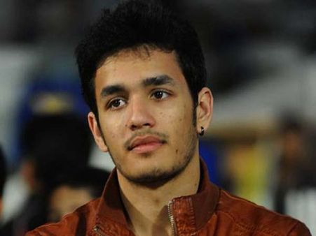 அறிமுக நடிகரின் படத்தை வாழ்த்தி.. தங்களது படங்களை தள்ளி வைத்த தாராள நடிகர்கள்