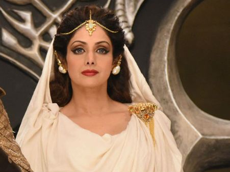 புலி படத்தால் ஏகப்பட்ட நஷ்டம், கொஞ்சம் கேளுங்க: ஸ்ரீதேவிக்கு எஸ்கேடி ஸ்டுடியோஸ் கோரிக்கை