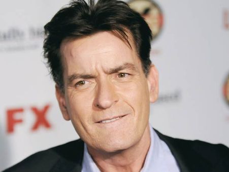 தனக்கு எய்ட்ஸ் நோய் இருப்பதை மறைக்க 10 மில்லியன் டாலர்கள் செலவழித்த சார்லி ஷீன்!