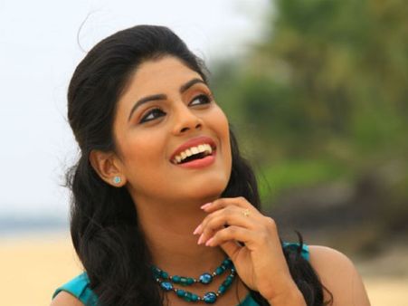 சினிமாவில் பணத்தை விட நடிப்பே முக்கியம்- இனியா