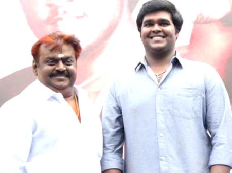 தமிழன் என்று சொல்... மகன் சண்முகப் பாண்டியனுடன் கைகோர்க்கும் கேப்டன்