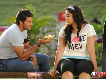 ஆர்யா- அனுஷ்காவின் 'முத்தத்தில்' கை வைத்த தணிக்கைக் குழு