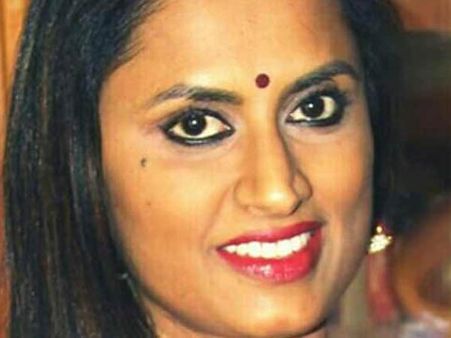 கணவர் கொடுமைப்படுத்துவதாக பின்னணிப் பாடகி புகார்!