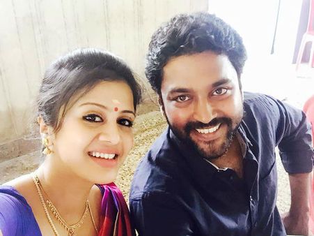 ஐ லவ் யூ சொல்லாமல் வந்த காதல்… புது ஜோடி கயல்சந்திரன்- அஞ்சனா