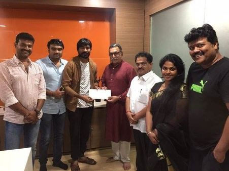 வெள்ள நிவாரண நிதி: சூர்யா, கார்த்தி, விஷாலைத் தொடர்ந்து களத்தில் குதித்த தனுஷ்