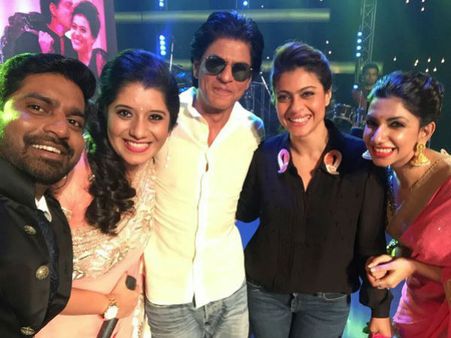 தமிழ்த் தொலைக்காட்சி வரலாற்றில் முதன்முறையாக...ரியாலிட்டி ஷோவில் கலந்து கொண்ட ஷாரூக் - கஜோல் ஜோடி!